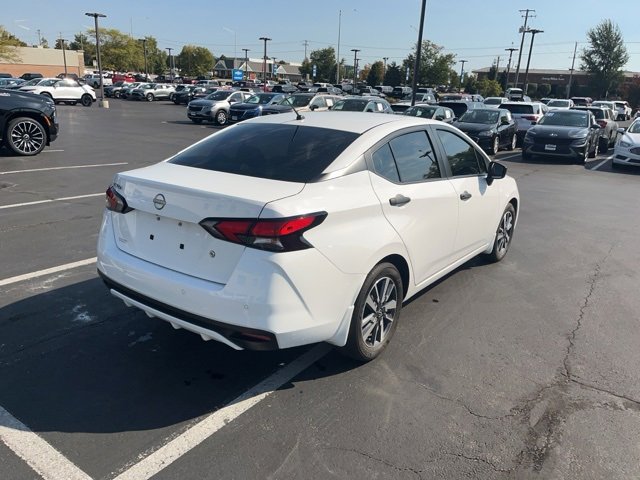 2024 Nissan Versa 1.6 S photo 3