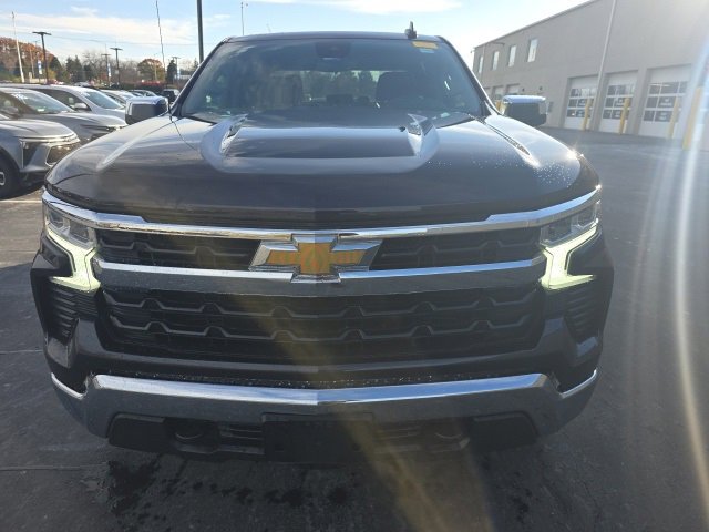 2023 Chevrolet Silverado 1500 LT photo 2