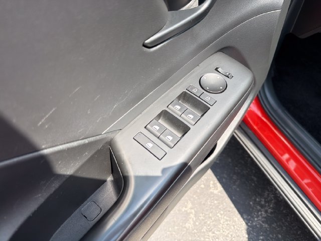 2025 Hyundai Kona SEL - Photo 11