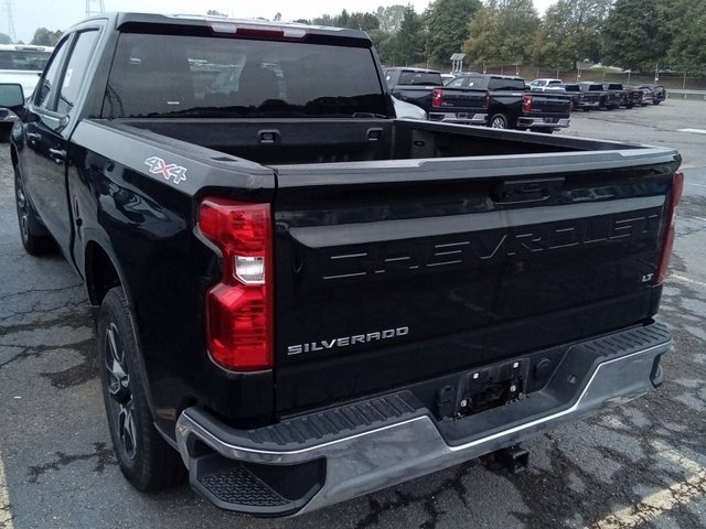 2022 Chevrolet Silverado 1500 LT photo 2