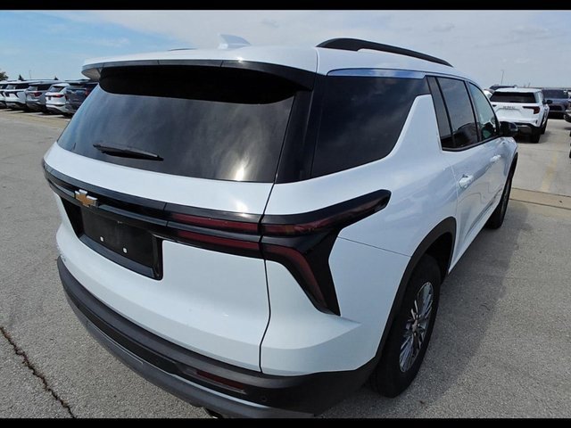 2025 Chevrolet Traverse photo 3