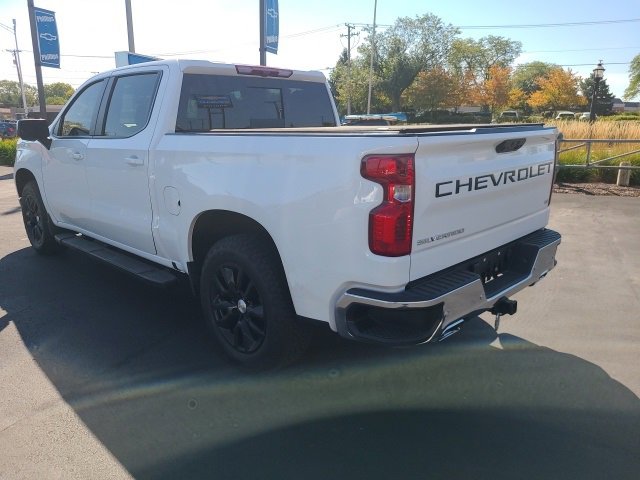 2024 Chevrolet Silverado 1500 LT photo 2