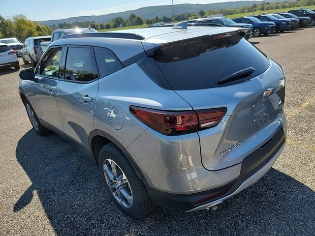 2023 Chevrolet Blazer 2LT photo 2