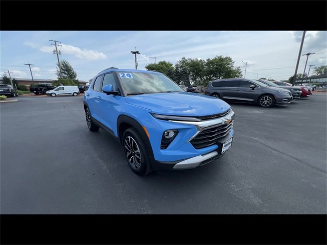 2024 Chevrolet Trailblazer LT photo 2