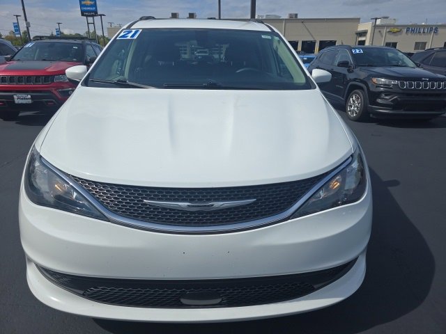 2021 Chrysler Voyager LXi photo 2