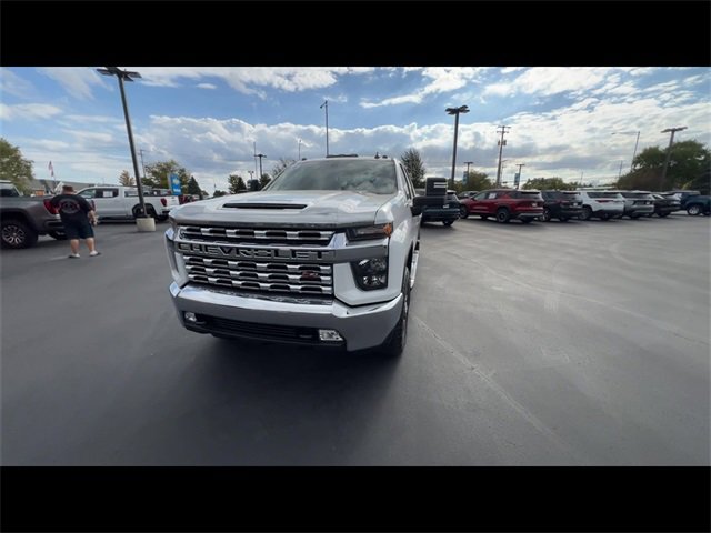 2022 Chevrolet Silverado 2500HD LT photo 3