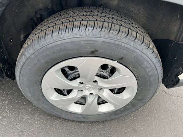 2021 Toyota RAV4 LE - Photo 23