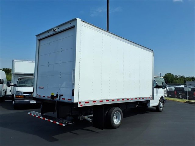 2025 Chevrolet Express 3500 Cutaway Van photo 3