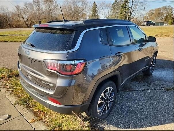 2022 Jeep Compass Limited photo 4