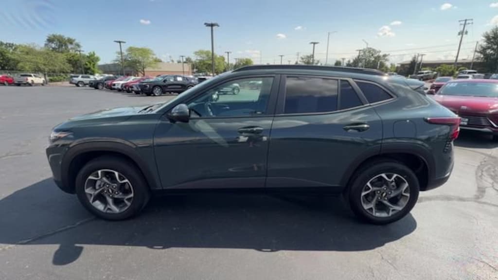 Used 2025 Chevrolet Trax LT SUV