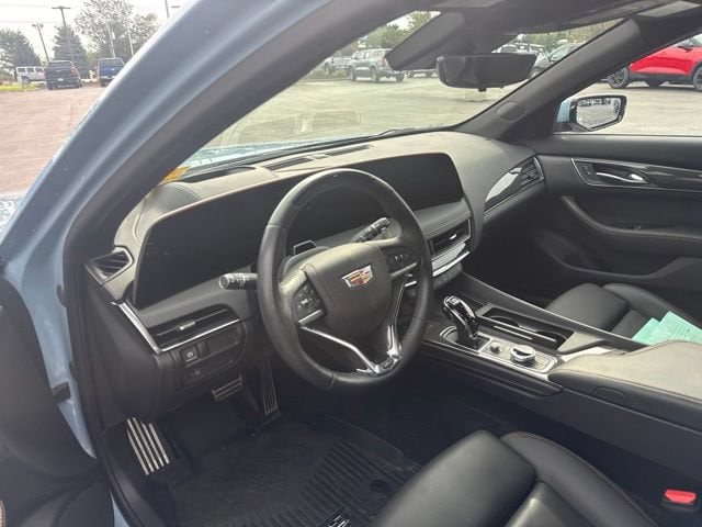 2025 Cadillac CT5 V-Series - Photo 10
