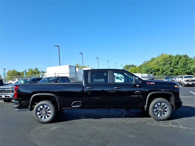 2026 Chevrolet Silverado 2500HD Custom photo 2