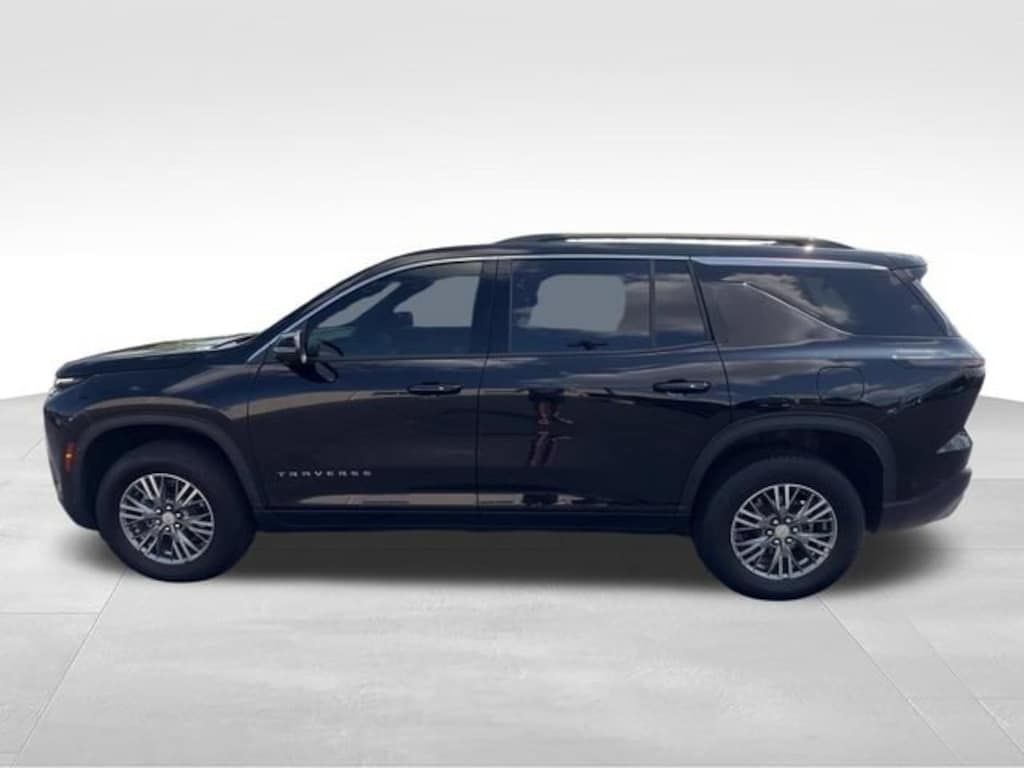 Used 2025 Chevrolet Traverse LT SUV