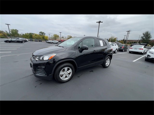2022 Chevrolet Trax LS photo 3