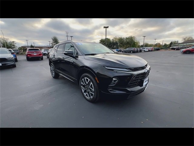 2025 Chevrolet Blazer RS photo 2