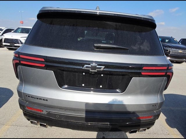 2024 Chevrolet Traverse photo 3