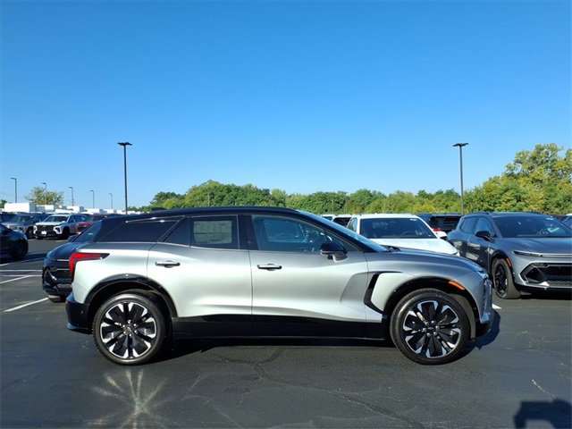 2025 Chevrolet Blazer EV RS photo 2