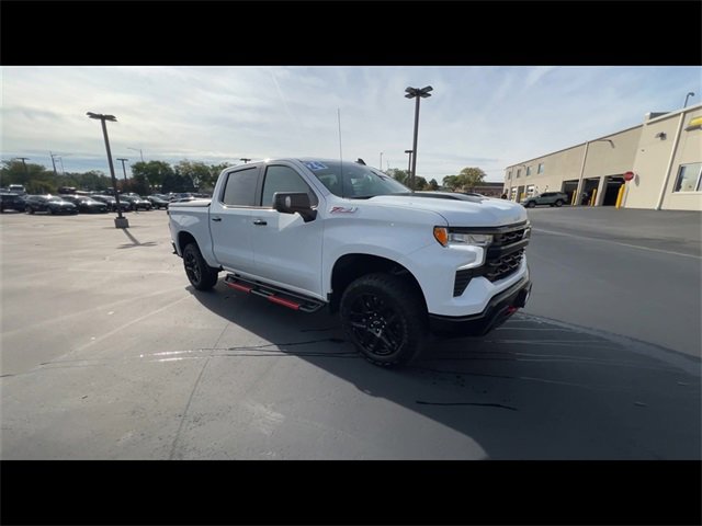 2024 Chevrolet Silverado 1500 LT Trail Boss photo 2