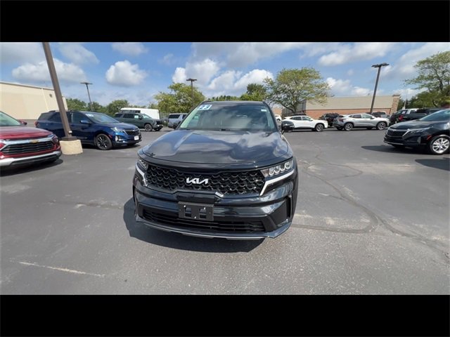 2023 Kia Sorento S photo 3