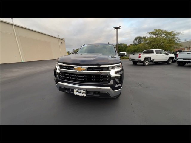 2023 Chevrolet Silverado 1500 LT photo 3