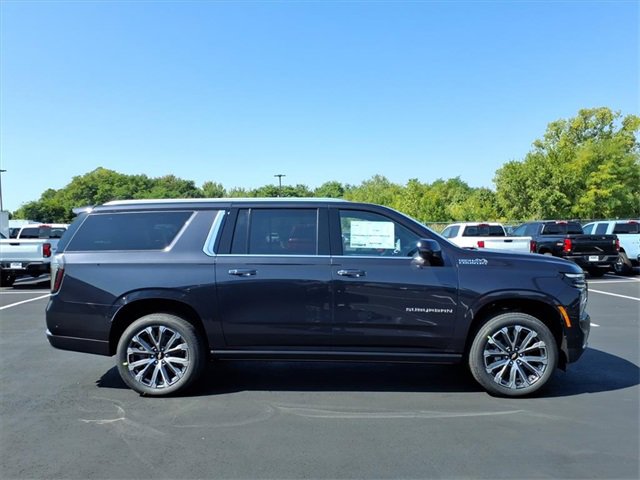 2026 Chevrolet Suburban High Country photo 2