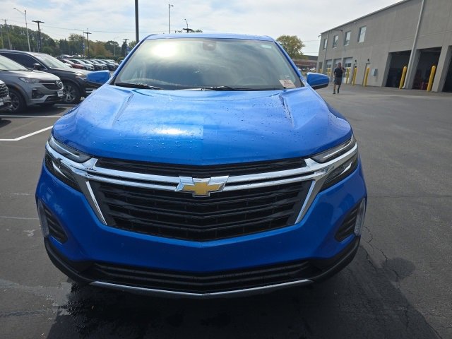 2024 Chevrolet Equinox LT photo 2