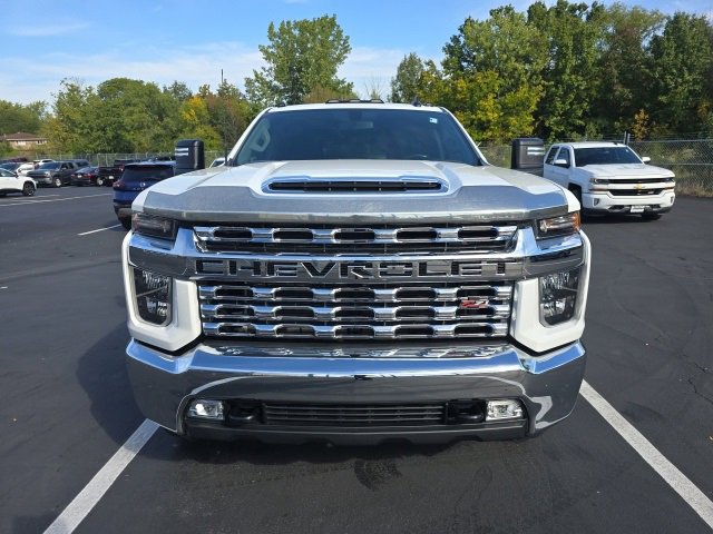 2022 Chevrolet Silverado 2500HD LT photo 2