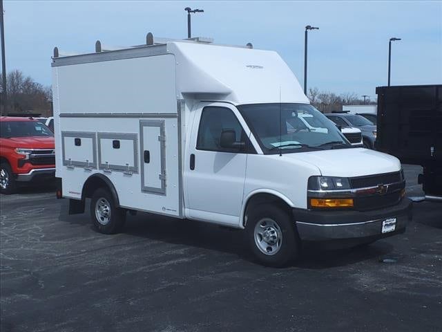 2025 Chevrolet Express Cutaway Base's photo