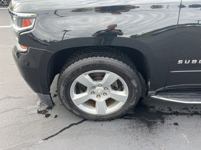 2019 Chevrolet Suburban Premier photo 2