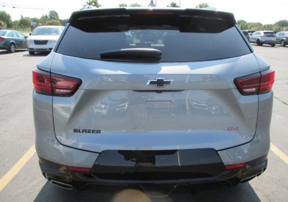 2023 Chevrolet Blazer RS photo 2