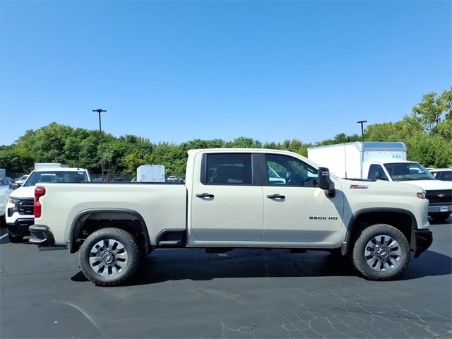 2026 Chevrolet Silverado 2500HD Custom photo 2