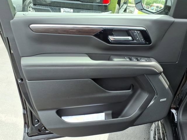 2026 Chevrolet Suburban Premier - Photo 13