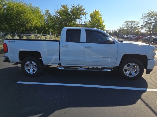 2017 Chevrolet Silverado 1500 LT photo 4