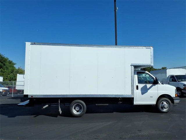 2025 Chevrolet Express 3500 Cutaway Van photo 2
