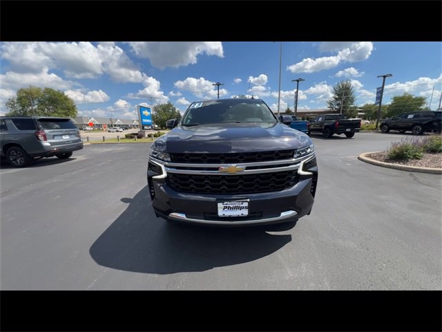2023 Chevrolet Suburban LS photo 2