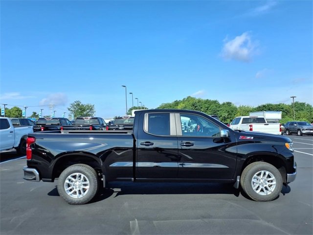 2026 Chevrolet Silverado 1500 LT photo 2
