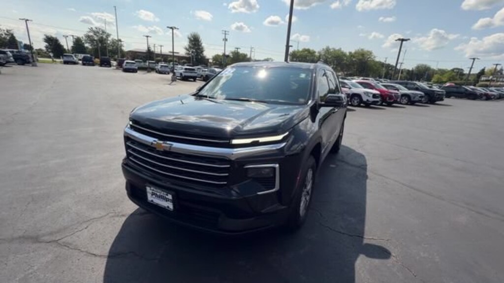 Used 2025 Chevrolet Traverse LT SUV