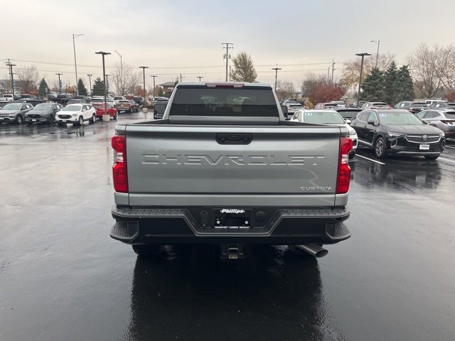 2025 Chevrolet Silverado 2500HD Custom photo 3