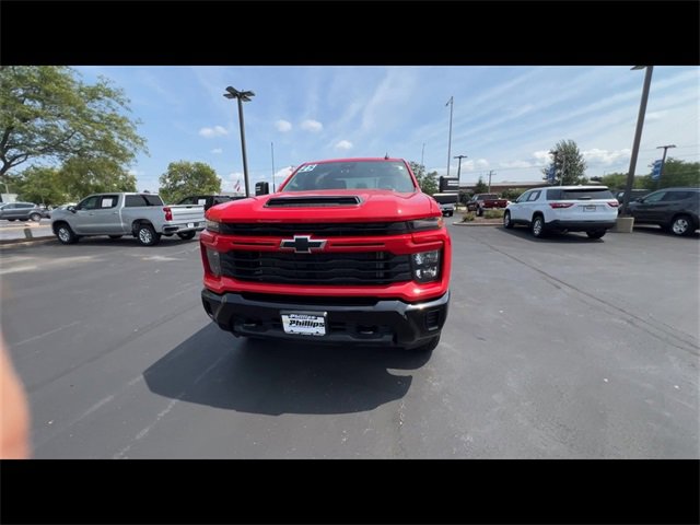 2025 Chevrolet Silverado 2500HD Custom photo 3