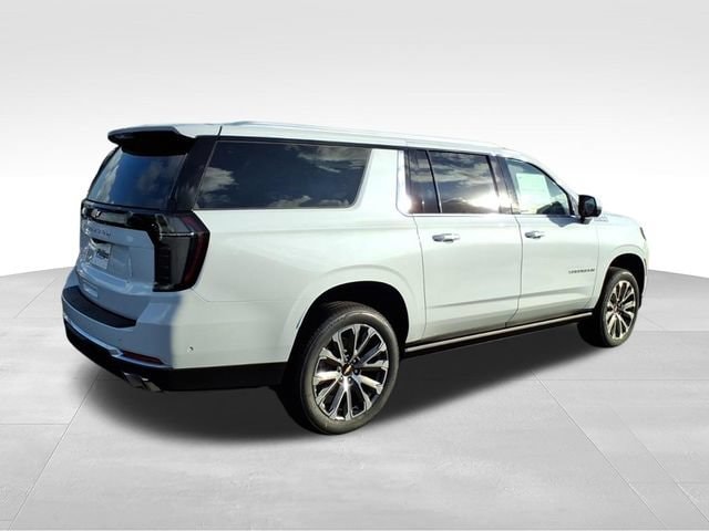 2026 Chevrolet Suburban High Country - Photo 3