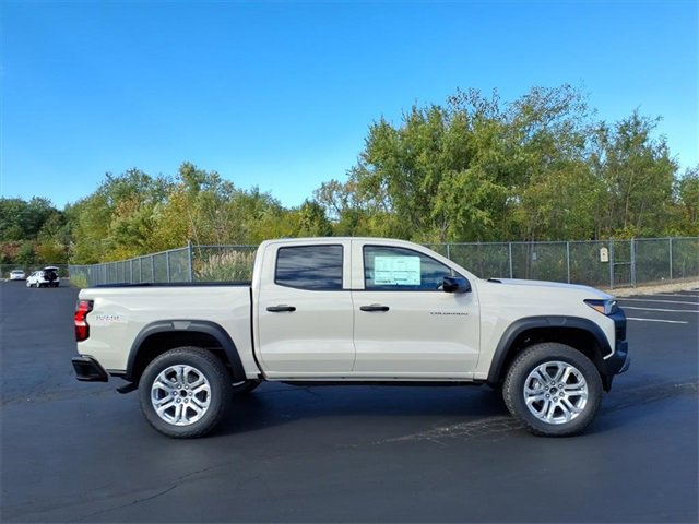 2026 Chevrolet Colorado Trail Boss photo 2