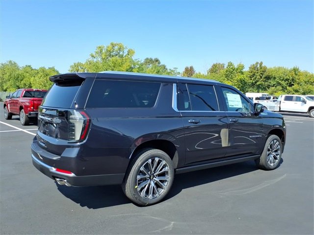 2026 Chevrolet Suburban High Country photo 3