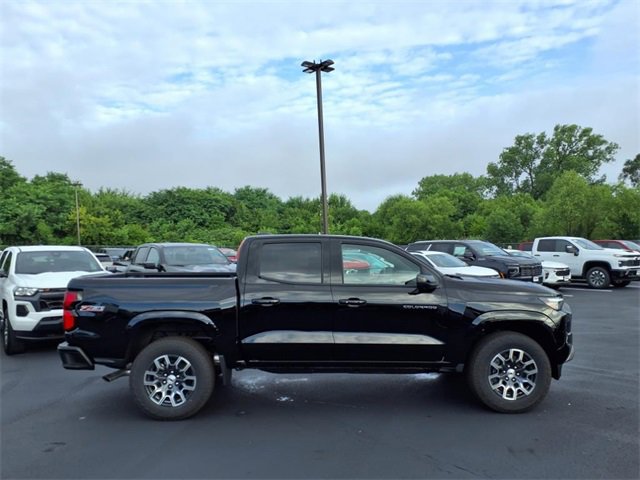 2025 Chevrolet Colorado Z71 photo 2
