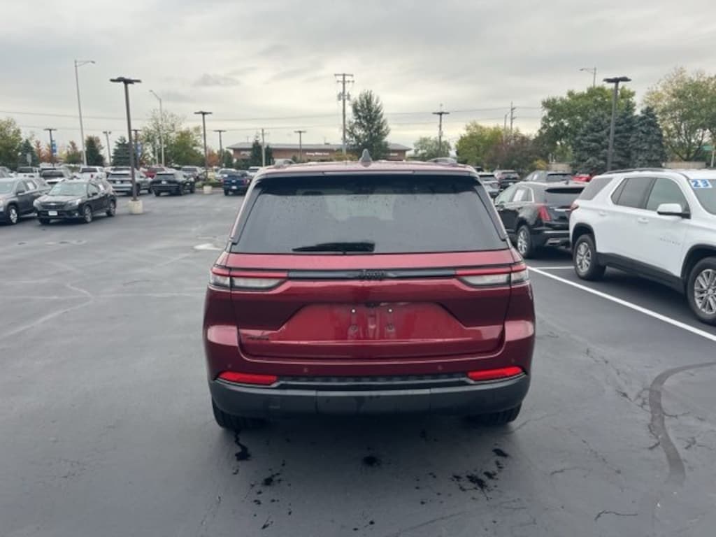 Used 2023 Jeep Grand Cherokee Altitude 4x4 SUV