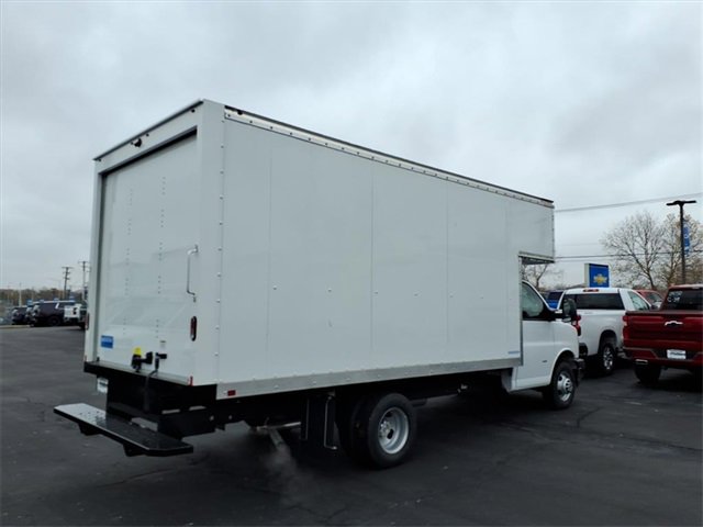 2025 Chevrolet Express 3500 Cutaway Van photo 3