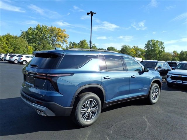 2026 Chevrolet Traverse photo 2