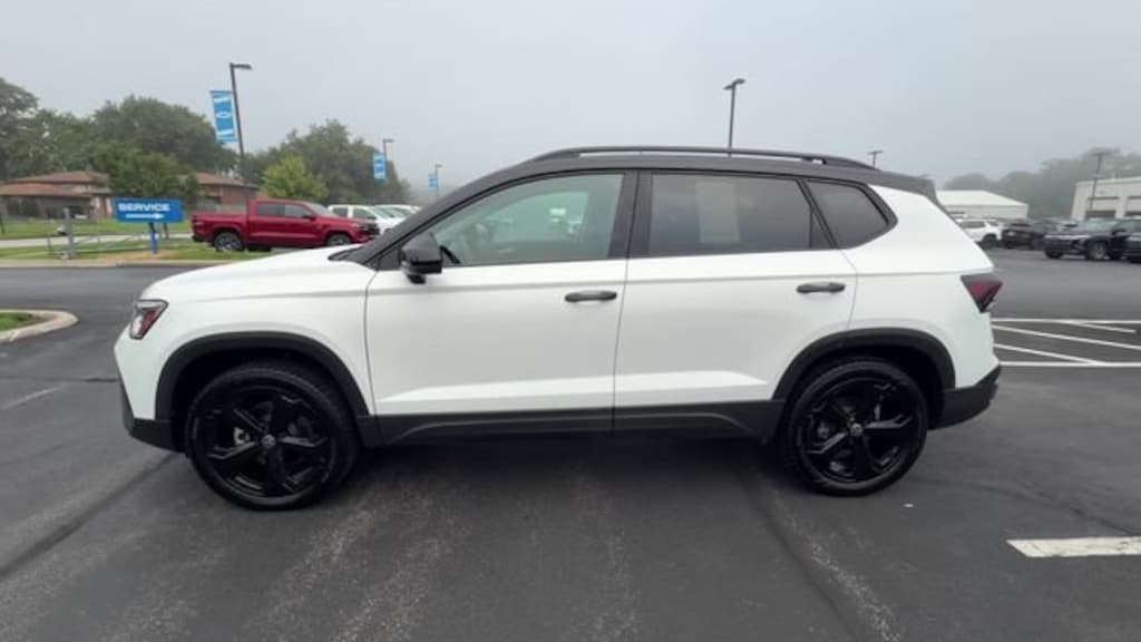 Used 2025 Volkswagen Taos SE Black SUV