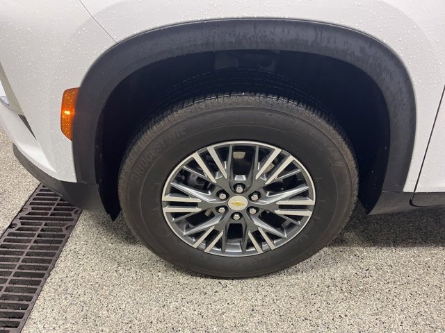 2024 Chevrolet Traverse photo 2