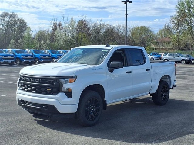 2025 Chevrolet Silverado 1500 Custom photo 3