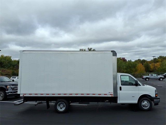 2025 Chevrolet Express 3500 Cutaway Van photo 2